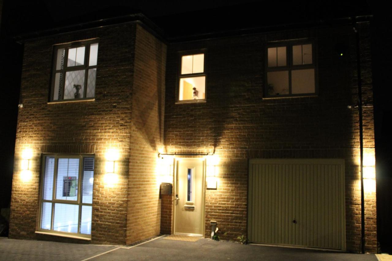 Haven - Spacious Luxury Home Perfect For Families, Couples And Contractors! 5Mins To Xscape And Junction 32! Castleford Exterior foto